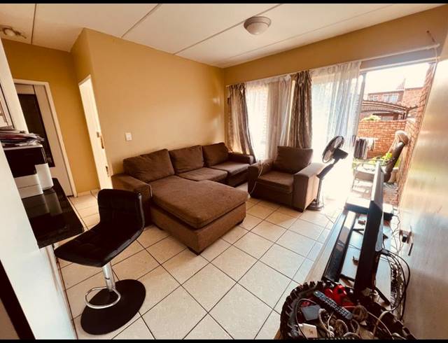 2 BEDROOM TOWNHOUSE FOR SALE IN CLARINA